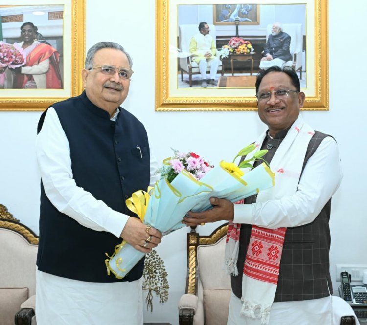 मुख्यमंत्री  विष्णु देव साय को विधानसभा अध्यक्ष डॉ. रमन सिंह ने नवीन विधानसभा भवन के लोकार्पण समारोह में शामिल होने का दिया आमंत्रण