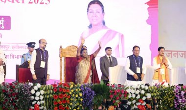राष्ट्रपति ने अंबिकापुर, छत्तीसगढ़ में 'जनजातीय गौरव दिवस' समारोह में गरिमामयी उपस्थिति दर्ज कराई