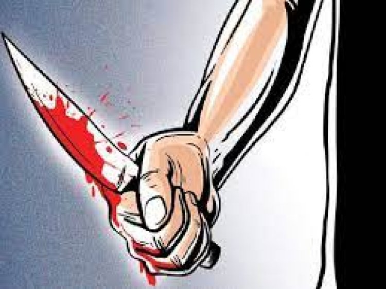 CG – तुम्हारे लिए सरप्राइज है बोलकर 6वीं के छात्र से बंद करवाई आंखे, गले में घोंप दिया चाकू, फिर जो हुआ…