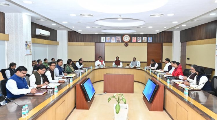 मुख्यमंत्री  विष्णु देव साय की अध्यक्षता में आज यहां मंत्रालय महानदी भवन में आयोजित कैबिनेट की बैठक में अनेक महत्वपूर्ण निर्णय लिए गए -