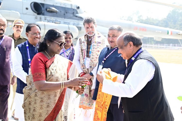 राष्ट्रपति द्रौपदी मुर्मू का विधायक पुरंदर मिश्रा ने किया आत्मीय स्वागत— अंबिकापुर में जनजातीय गौरव दिवस बना ऐतिहासिक