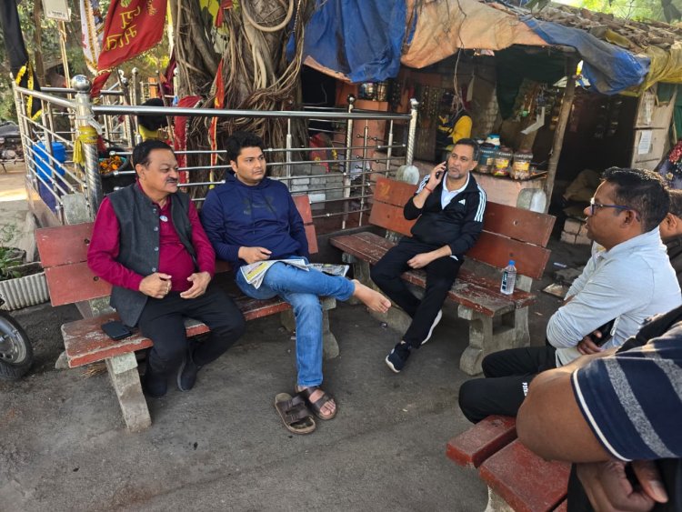 आयुक्त  विश्वदीप ने पण्डित भगवती चरण शुक्ल वार्ड का किया निरीक्षण, पार्षद एवं एमआईसी सदस्य  अमर गिदवानी से जनसमस्याओं पर की चर्चा