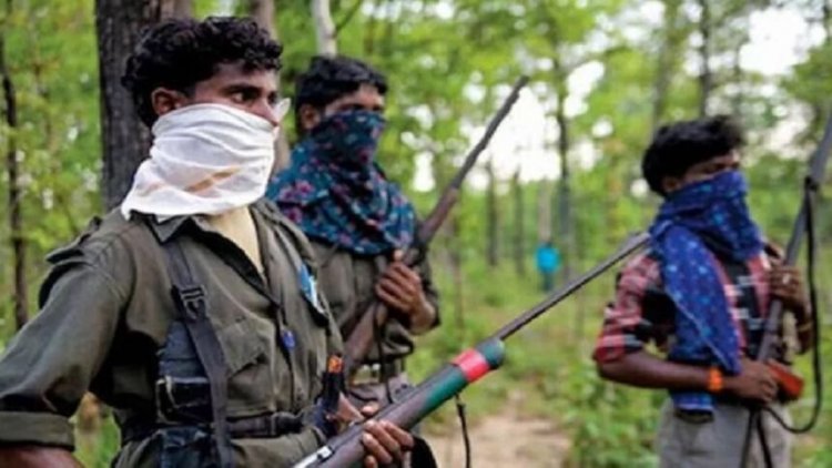तेलंगाना डीजीपी के समक्ष 37 माओवादियों ने किया आत्मसमर्पण