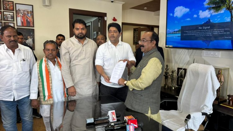 उपमुख्यमंत्री अरुण साव को सौंपा ज्ञापन-एनआईटी चौपाटी में प्रशासनिक अधिकारियों की लापरवाही, राजनीतिक दबाव में की जा रही अमानवीय कार्यवाही के विरुद्ध शिकायत।