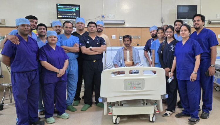 छाती में लगी गोली फेफड़ों को चीरते हुए हृदय के दाएं वेंट्रिकल में जा धँसी, अम्बेडकर अस्पताल के हार्ट सर्जरी विभाग ने ओपन हार्ट सर्जरी कर निकाली गोली