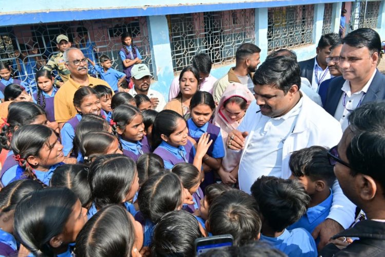 पोटिया प्राइमरी एवं मिडिल स्कूल का शिक्षा मंत्री गजेन्द्र यादव ने किया निरीक्षण