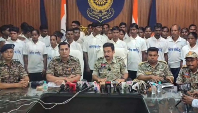 बस्तर में लगातार सरेंडर से नक्सल तंत्र ढहा, दंतेवाड़ा में फिर 37 माओवादी मुख्यधारा में लौटे