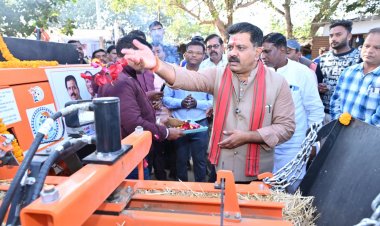 उप मुख्यमंत्री  विजय शर्मा ने 02 स्क्वायर बेलर मशीनों का किया लोकार्पण