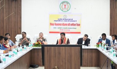 नए ऊर्जा और नई रणनीति के साथ बीजापुर के विकास में जुटें अधिकारी - उपमुख्यमंत्री  विजय शर्मा