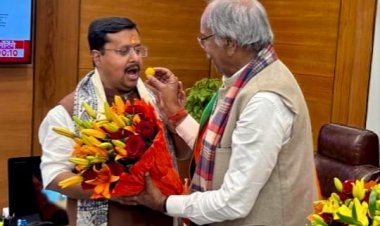 राष्ट्रीय अध्यक्ष बनने पर नितिन नबीन से मिले सांसद बृजमोहन अग्रवाल,मुंह मीठाकर  दी बधाई