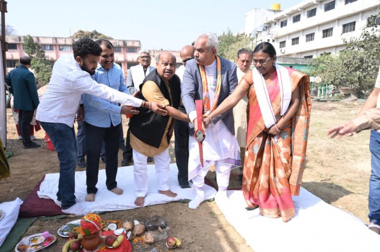 उत्तर विधानसभा में शिक्षा को सशक्त करने की ऐतिहासिक पहल शासकीय कन्या महाविद्यालय, देवेंद्र नगर में छात्रावास भवन निर्माण का भव्य भूमिपूजन सम्पन्न