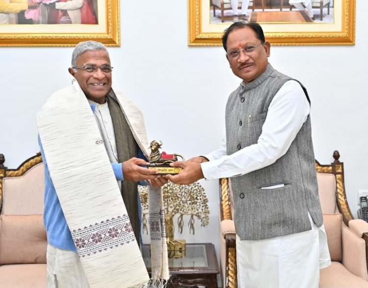 मुख्यमंत्री  विष्णुदेव साय से राज्यसभा के उप सभापति श्री हरिवंश ने की सौजन्य मुलाकात