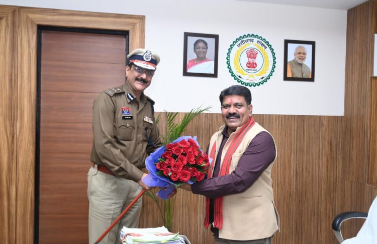 रायपुर के नवनियुक्त प्रथम पुलिस कमिश्नर  संजीव शुक्ला ने उपमुख्यमंत्री  विजय शर्मा से की सौजन्य भेंट