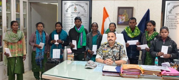 47 लाख के इनामी 9 हार्डकोर नक्सलियों ने हथियारों समेत किया आत्मसमर्पण, नक्सल विरोधी अभियान को बड़ी सफलता