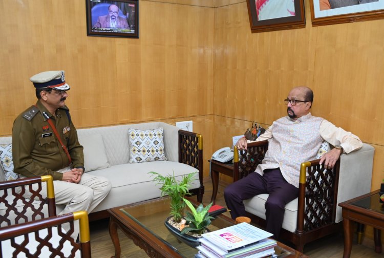 राज्यपाल श्री डेका से नवनियुक्त पुलिस कमिश्नर श्री शुक्ला ने की सौजन्य भेंट