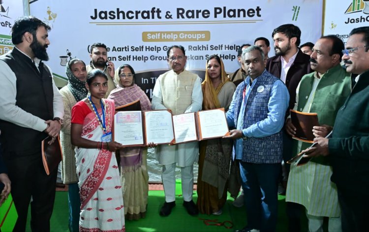 जशक्राफ्ट को मिला राष्ट्रीय पहचान का नया मंच : महिलाओं द्वारा बांस, छिंद, मिट्टी एवं लकड़ी से बनाए उत्पाद मिलेंगे देश के विभिन्न एयरपोर्ट पर