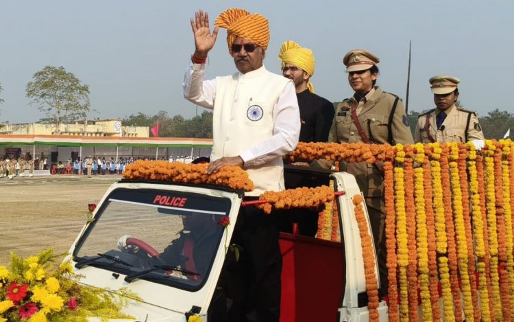 लोकसभा सांसद  बृजमोहन अग्रवाल ने जिला स्तरीय मुख्य समारोह में राष्ट्रीय ध्वज फहराया और संयुक्त परेड की सलामी ली।