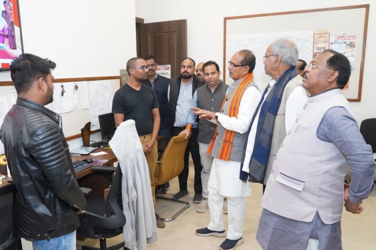 सांसद बृजमोहन अग्रवाल से मिले केंद्रीय कृषि मंत्री शिवराज सिंह चौहान, सांसद कार्यालय का किया अवलोकन