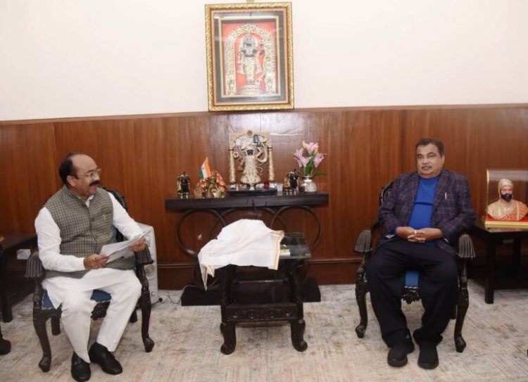 मुंबई-नागपुर समृद्धि मार्ग का विस्तार रायपुर तक करने साव ने गड़करी के समक्ष रखा प्रस्ताव