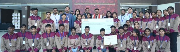 दिल्ली में आयोजित मॉडल यूथ ग्राम सभा में कोसमगुड़ा एकलव्य विद्यालय के युवाओं को मिला प्रथम पुरस्कार
