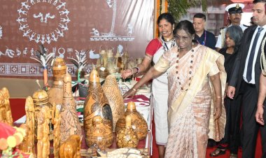जनजातीय परंपराओं और संस्कृति पर आधारित भव्य प्रदर्शनी का राष्ट्रपति