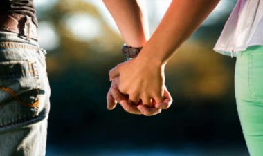 लिव-इन में रह रही महिला की संदिग्ध मौत — शराब पीते वक्त निकला नाक से खून, अस्पताल पहुंची तो फिर हुआ कुछ ऐसा…