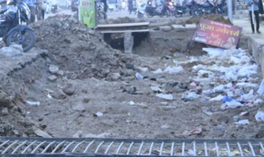 भाठागांव की जर्जर सड़कों पर उड़ती धूल और गहरे गड्ढों के कारण क्षेत्र के निवासी, व्यवसायी और राहगीर भारी मुश्किलों का सामना कर रहे हैं।