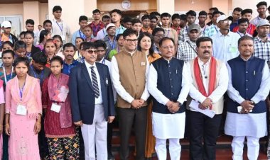 नए विश्वास के साथ आगे बढ़ रहे पुनर्वासित युवा: विधानसभा में समझी जनतांत्रिक प्रणाली