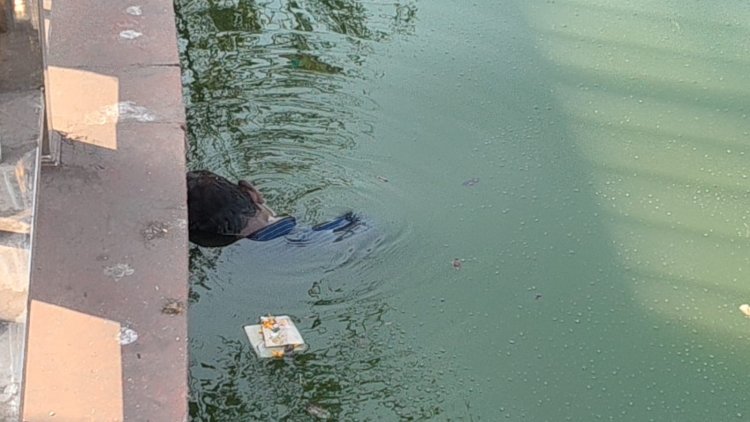 रायपुर मर्डर मिस्ट्री? तालाब में मिली लाश ने उड़ाए होश, पीएम रिपोर्ट में खुलेगा मौत का राज