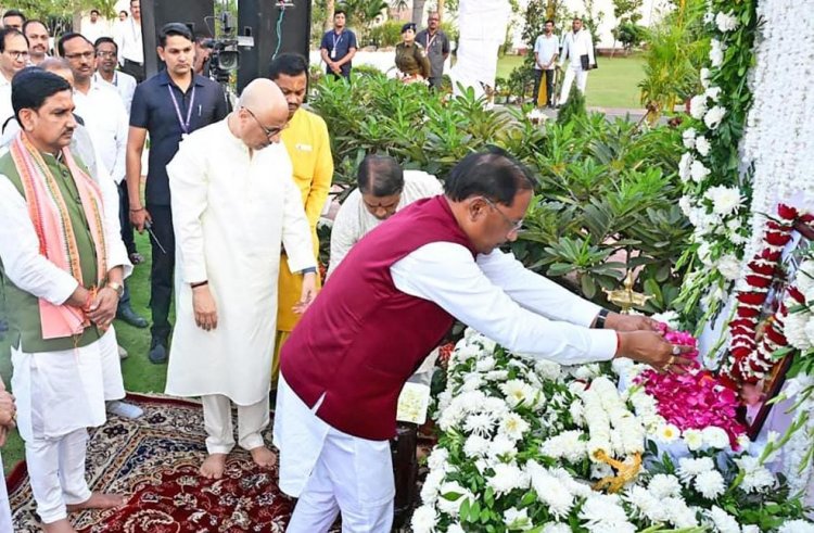 मुख्यमंत्री विष्णुदेव साय ने छत्तीसगढ़ उच्च न्यायालय के मुख्य न्यायाधीश  रमेश सिन्हा की पूज्य माता स्वर्गीय श्रीमती कुसुम सिन्हा को श्रद्धांजलि अर्पित की। 