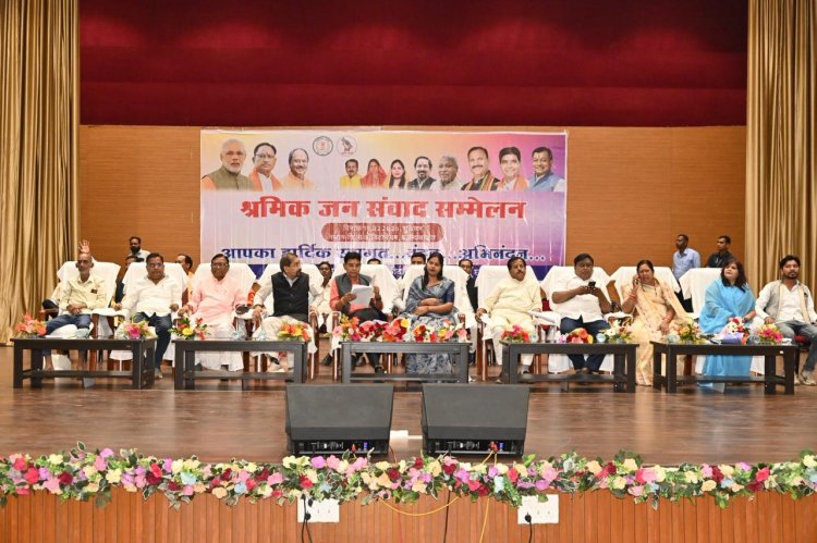 श्रम विभाग की कल्याणकारी योजनाओं का अधिक से अधिक लाभ लेने श्रमिक भाई -बहन बनें जागरूक- राजस्व मंत्री श्री वर्मा