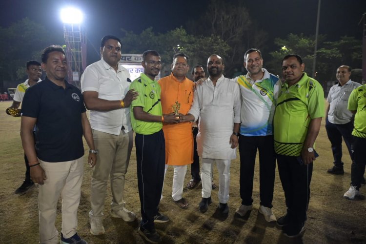 रायपुर नगर निगम मेयर कप क्रिकेट स्पर्धा:-नगर निगम मुख्यालय ने जोन 6 की टीम को 73 रनों से हराकर किया सेमीफाइनल में प्रवेश