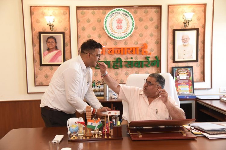 पर्यटन एवं संस्कृति मंत्री  राजेश अग्रवाल के निज सहायक  कौस्तुभ पांडेय को डॉ. सी.वी. रमन विश्वविद्यालय से पीएचडी की उपाधि