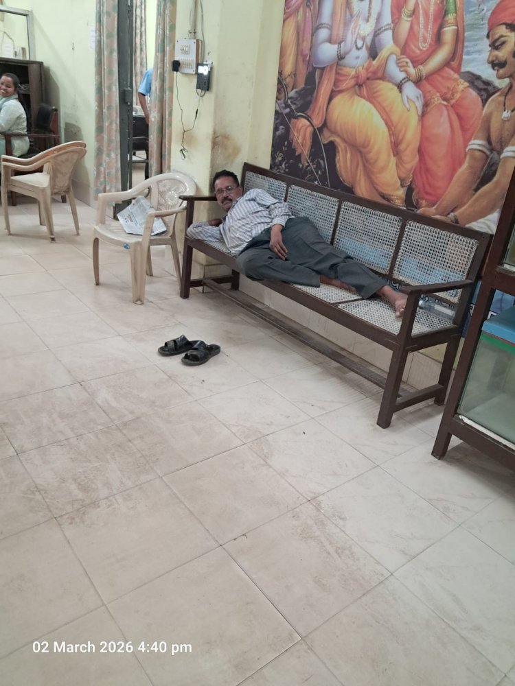 बिलासपुर मत्स्य विभाग कार्यालय में चपरासी नशे की हालत में सोते मिला