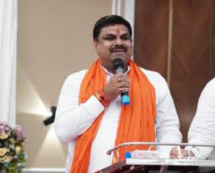 आत्मानंद स्कूलों में फीस लिए जाने को लेकर स्कूल शिक्षा मंत्री गजेंद्र यादव ने कहा -