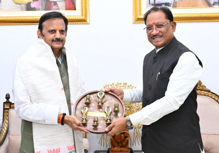 मुख्यमंत्री से मध्यप्रदेश के उपमुख्यमंत्री  राजेंद्र शुक्ला ने की सौजन्य मुलाकात