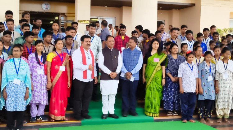 मुख्यधारा की ओर लौटता विश्वास : जिले के 38 आत्मसमर्पित माओवादियों ने मुख्यमंत्री और उप मुख्यमंत्री से की मुलाकात कहा- विकास के वास्तविक पर्याय से अब अवगत हुए