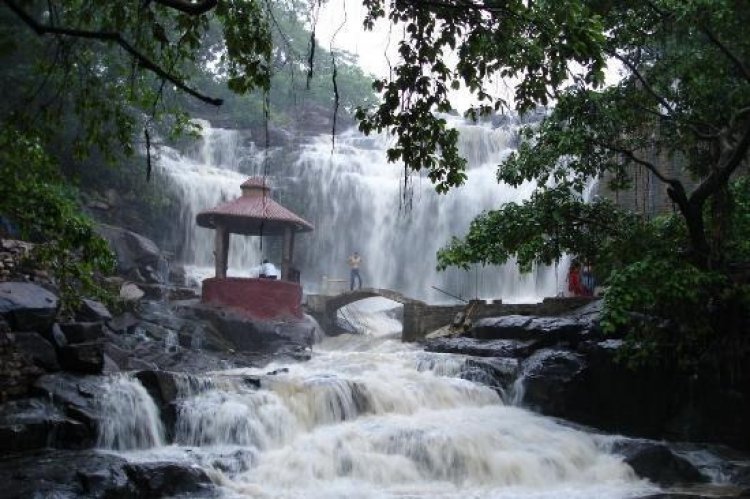 गरियाबंद: प्रकृति, आस्था और रोमांच का जीवंत अनुभव