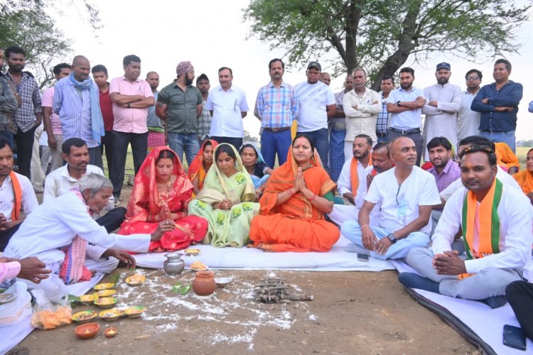 मंत्री श्रीमती लक्ष्मी राजवाड़े ने 3.80 करोड़ रूपए की सड़क निर्माण कार्य का किया शुभारंभ