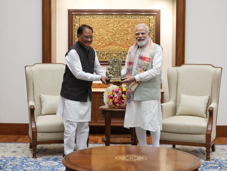 बस्तर 2.0 की शुरुआत: मुख्यमंत्री साय ने पीएम मोदी को दिया आमंत्रण, विकास का ब्लूप्रिंट सौंपा
