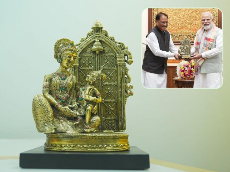 मुख्यमंत्री साय ने प्रधानमंत्री मोदी से की मुलाकात, भेंट की बेल मेटल निर्मित ‘माता कौशल्या के राम’ की कलाकृति