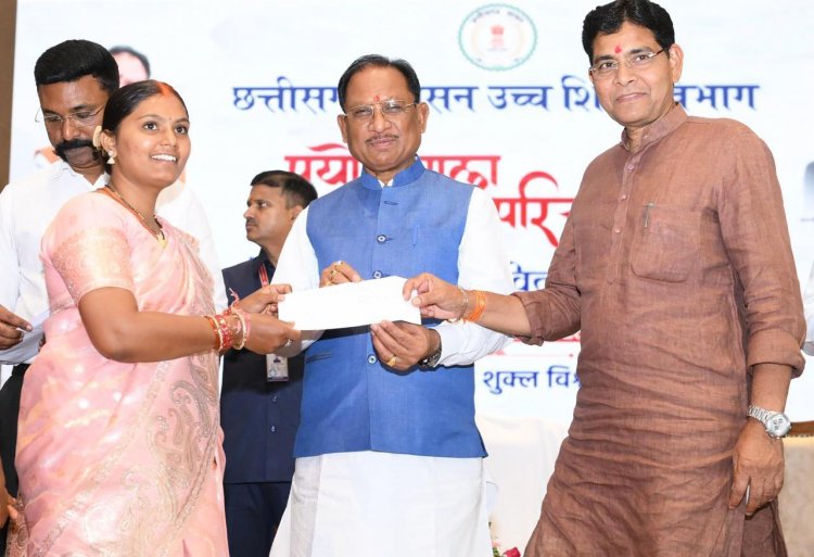 युवाओं के उज्ज्वल भविष्य के लिए सरकार पूर्णतः प्रतिबद्ध : मुख्यमंत्री  विष्णु देव साय