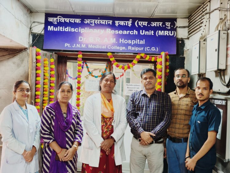  पं. नेहरू चिकित्सा महाविद्यालय एवं अम्बेडकर अस्पताल रायपुर की बड़ी उपलब्धि: सिकल सेल डायग्नोस्टिक किट राष्ट्रीय मंच पर प्रदर्शित होगी