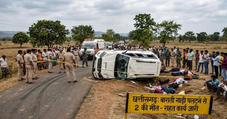 CG : खुशियां मातम में बदलीं; बाराती गाड़ी पलटने से 2 की दर्दनाक मौत, कई घायल