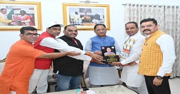 मुख्यमंत्री विष्णु देव साय से भारतीय रेडक्रास सोसायटी के पदाधिकारियों ने की सौजन्य भेंट…..