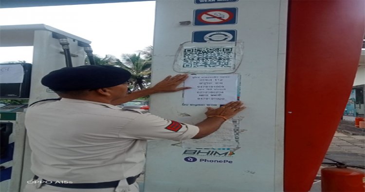 पेट्रोल पंप संचालकों व कर्मचारियों की सुरक्षा के लिए पुलिस ने चस्पा किए इमरजेंसी कॉन्टैक्ट नंबर