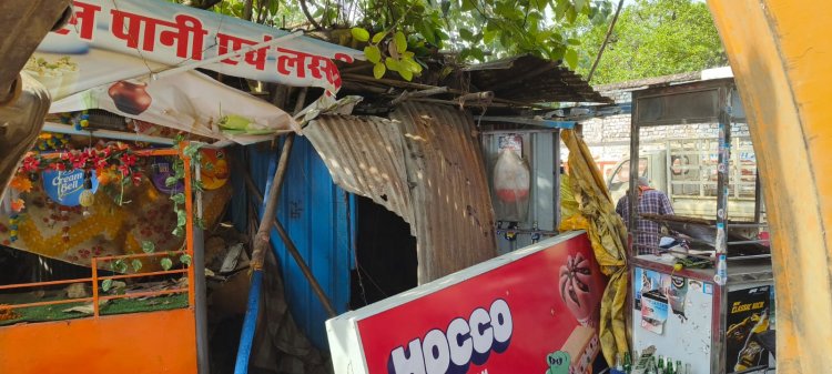 निगम जोन 1 क्षेत्र में होटल पैराडाइज से गोंदवारा अंडर ब्रिज तक अभियान चलाकर लगभग 20 अवैध कब्जे और लगभग 15 अवैध पाटे हटाकर यातायात बाधा दूर कर मार्ग को सुव्यवस्थित किया गया