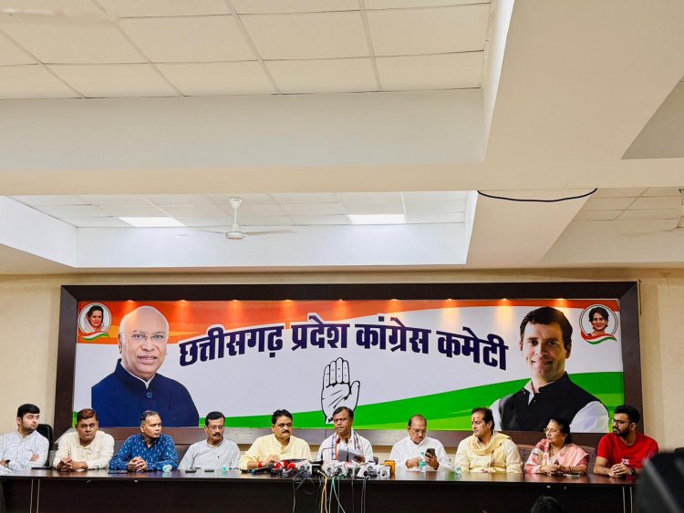 सरकार अपना लोकतांत्रिक चरित्र खो चुकी है