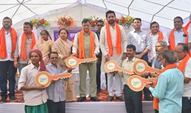 गोपालपुर समाधान शिविर में पहुंचे प्रभारी मंत्री लखन लाल देवांगन, 17 पंचायतों के ग्रामीणों को मिला योजनाओं का लाभ
