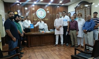 CAIT  छत्तीसगढ़ ने व्यापारिक संगठनों के प्रतिनिधियों के साथ पेट्रोल-डीजल आपूर्ति को लेकर कलेक्टर को सौंपा ज्ञापन